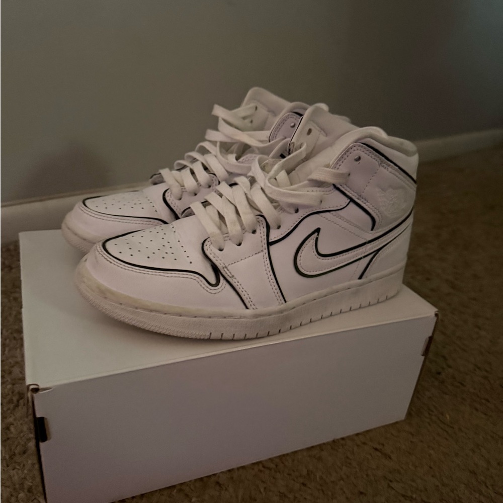 Black and white air Jordan mids - Picture 3 of 4